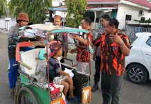 Polres Sinjai dan Pemuda Pancasila Berbagi Takjil Ramadan