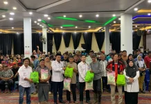 BAZNAS Bone Salurkan 496 Paket Ramadan Bahagia ke Pejuang Kebersihan