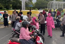 Polres Soppeng dan Saka Bhayangkara Berbagi Takjil Ramadan