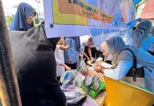 Warga Berburu Ikan Murah di Gerakan Pangan Bone