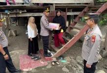 Kapolres Soppeng Salurkan Bansos Ramadan untuk Warga