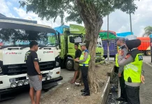 Satlantas Polres Bone Imbau Sopir Patuhi Jam Operasional