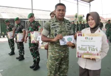 Wujud Kepedulian, Dandim Bone Bagikan Bingkisan Idul Fitri