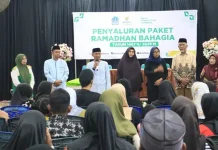 Bupati Bone Serahkan 150 Paket Ramadan untuk Disabilitas
