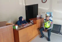 Satlantas Polres Bone Edukasi Sopir Travel saat Ops Ketupat
