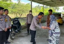 Kapolres Soppeng Berbagi Sedekah di Akhir Ramadhan