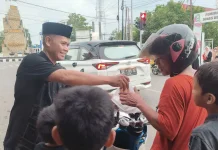 Diskominfo Sinjai bersama DWP Berbagi Takjil Ramadan