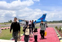 Menjelang Lebaran, Pemudik Padati Bandara Arung Palakka Bone
