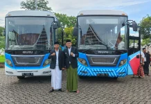 Bupati Didampingi Wabup Bone Luncurkan Bus Sekolah BerAmal