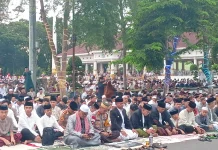 Bupati Bone Salat Idulfitri Bersama Warga Watampone
