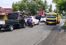 Warga Keluhkan Antrean Panjang BBM Terjadi di SPBU Sinjai