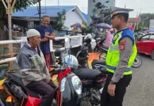 Polantas Sapa Tukang Ojek Tekankan Tertib Lalu Lintas