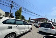 Antrean Pertalite Mengular di Sejumlah SPBU di Bone