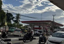 Panic Buying Ditengarai Sebabkan Antrean BBM di Bone Membludak
