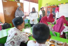Bupati Sinjai Tinjau Program MBG di Dua Kecamatan