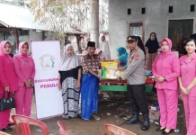 Polsek Liliriaja Salurkan Bansos Korban Kebakaran di Teppoe