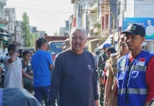 Bupati Irwan Tinjau Langsung Pembersihan Drainase Kota Pinrang