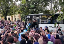 Suasana Haru Iringi Keberangkatan Jemaah Haji Sinjai