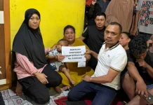 Pj Sekda Bone Serahkan Bantuan bagi Keluarga Korban Banjir di Panyula