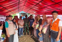 BAZNAS Bone Salurkan 400 Paket Sembako untuk Korban Banjir