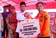Pemprov Sulsel Salurkan Rp1 Miliar untuk Korban Banjir Bone