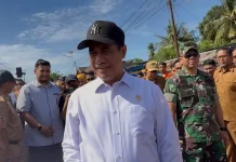 Mentan Amran Sulaiman Salurkan 33 Truk Bantuan Pangan untuk Korban