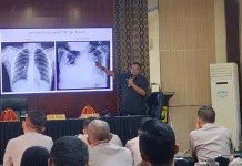Biddokkes Polda Sulsel Edukasi Personel Polres Sinjai Bahaya Rokok dan TBC