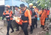 Tim SAR Gabungan Lakukan Pencarian 2 Bocah Tenggelam, 1 Orang Ditemukan Meninggal