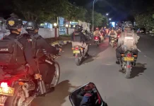 Patroli Gabungan Brimob dan Polres Bone Cegah Kriminalitas