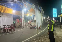 Satlantas Bone Tertibkan Tenda Hajatan Tutupi Jalan