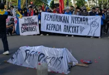 Mahasiswa Gelar Aksi Teatrikal, Soroti Mahalnya BBM dan Sejumlah Isu Publik di Bone