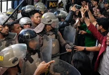 Aksi Saling Dorong Warnai Demo Mahasiswa di DPRD Bone, Desak Dialog Isu Publik