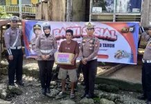 Satlantas Bone Berbagi Sambut HUT Bhayangkara Ke-80
