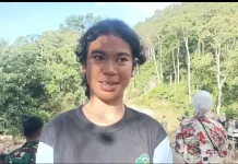 Anak-anak Dusun Lemo Bone Jalan Kaki Seberangi Sungai Demi Belajar