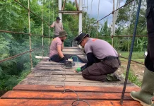 Batalyon C Pelopor Brimob, Percepat Perbaikan Jembatan Gantung di Bone