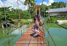 Polri Bersama Warga Percepat Rehabilitasi Jembatan Gantung Awangpone