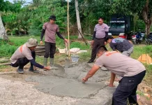Hari Kedelapan, Brimob Bone Terus Rehabilitasi Jembatan Gantung Kading