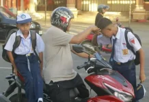 Gerakan Ayah Antar Anak Warnai Hari Pertama Sekolah di Sinjai