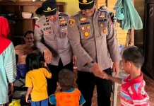 Polsek Palakka Salurkan Sembako Bagi Warga Kurang Mampu Melalui Sedekah
