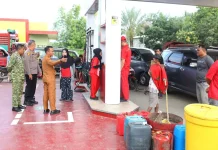 Sidak Antrean Solar di Dua Boccoe, Bupati Bone Peringatkan SPBU soal Mafia BBM