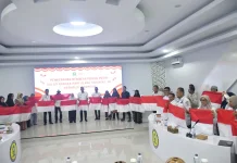 Pemkab Sinjai Mulai Gerakan Pembagian Bendera Merah Putih jelang HUT RI Ke-81