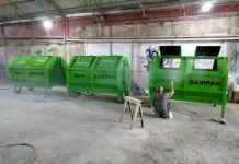 Bupati Bone Terima Bantuan Tiga Mobil Sampah dari Bank Sulselbar