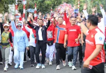 Ribuan Warga Bone Padati Roadshow HUT RI, Bupati Dorong Pendidikan Unggul