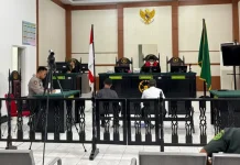 Penyidik Tipiring Polres Soppeng Hadiri Sidang Penganiayaan, Bacakan Dakwaan