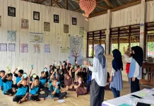 Relawan Muda Bangkitkan Semangat Belajar Anak Pelosok Bone