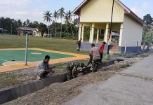 Koramil Liliriaja Bersihkan Saluran Air Sambut HUT RI Ke-81