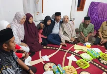 Bupati Bone Melayat Serahkan Santunan Duka untuk Keluarga Korban Kecelakaan
