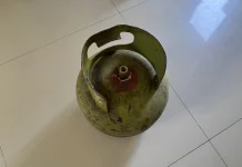Ibu Rumah Tangga di Bone Keluhkan Sulitnya Mendapatkan Gas Elpiji 3 Kg
