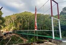 Tuntaskan Pengerjaan Jembatan Gantung, Satgas TMMD Hubungkan Kembali Dua Wilayah