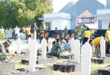 Kodim Soppeng Bersihkan TMP Salotungo jelang HUT RI
